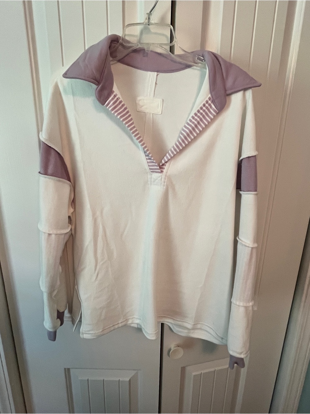 Women’s Long Sleeve V-Neck Pullover Tee in Light Lavender and Cream